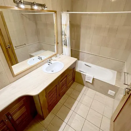 By The With Parking And Wifi By Amcf شقة بورتيماو